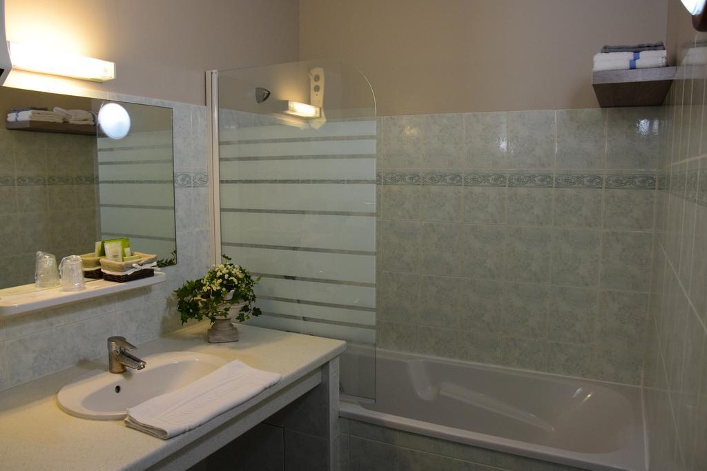 Le Petit Relais Hotel Cales  Room photo